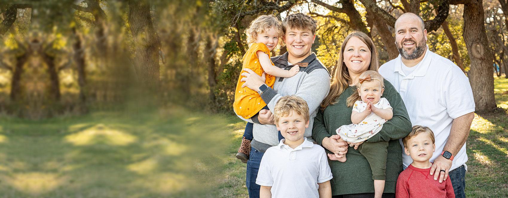 Tyson Fuller's family photo outside with his wife and five kids